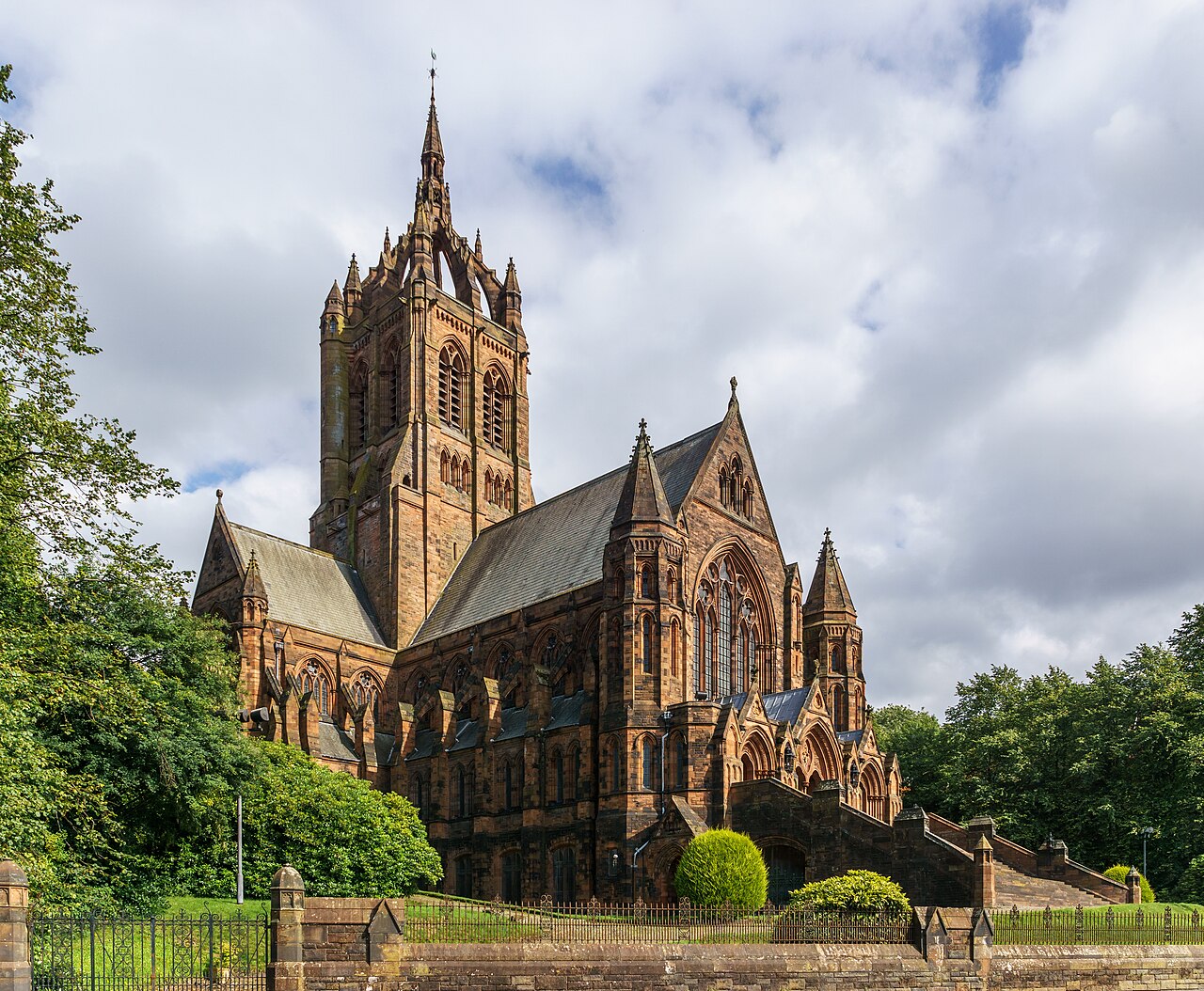 5 Reasons to Advertise Locally on Paisley Business